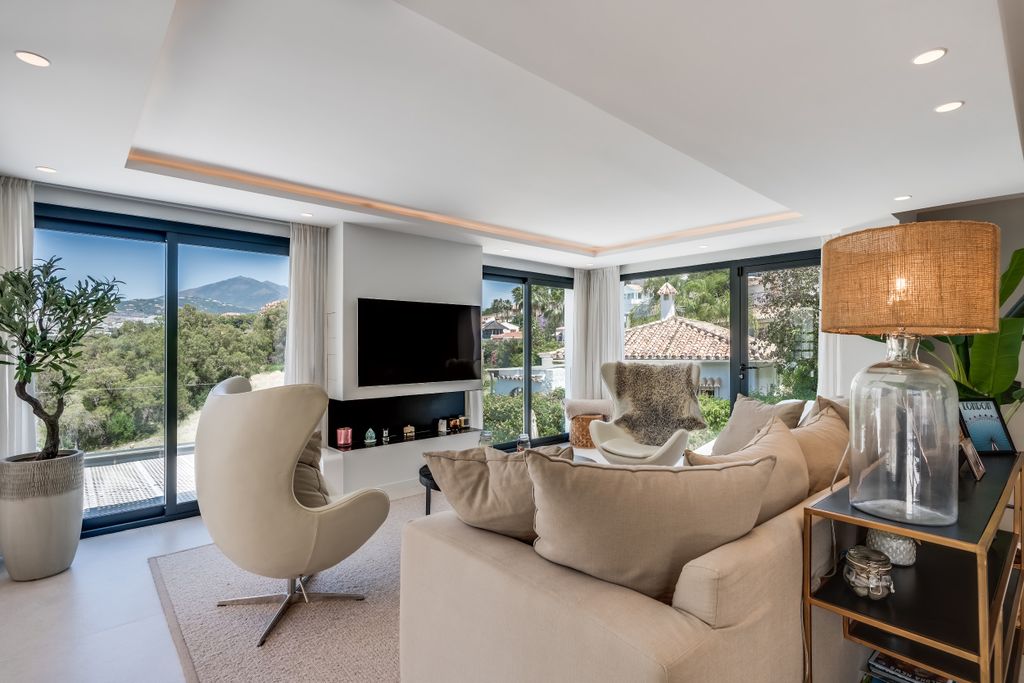 Property photo 2 of 51