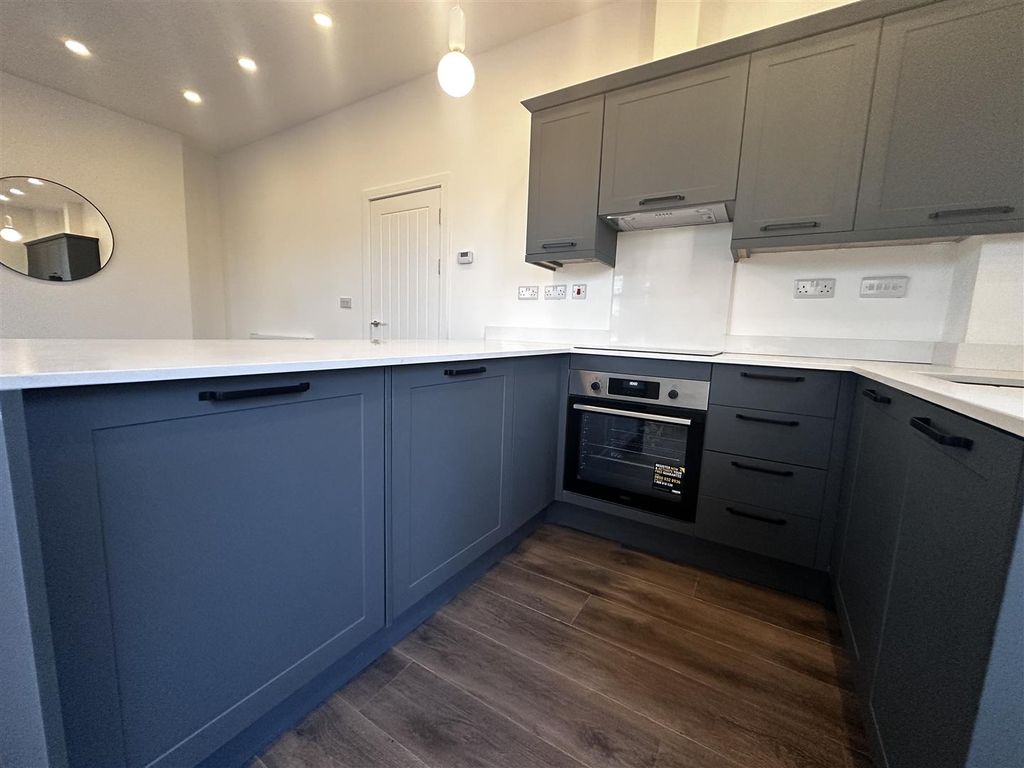 Property photo 2 of 5 Kitchen/Lounge