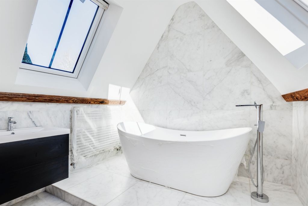 Property photo 3 of 13 Bathroom