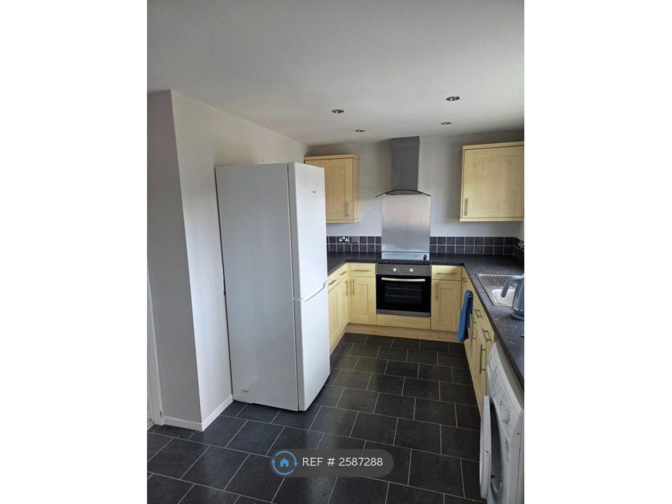 Property photo 2 of 8 Kitchen