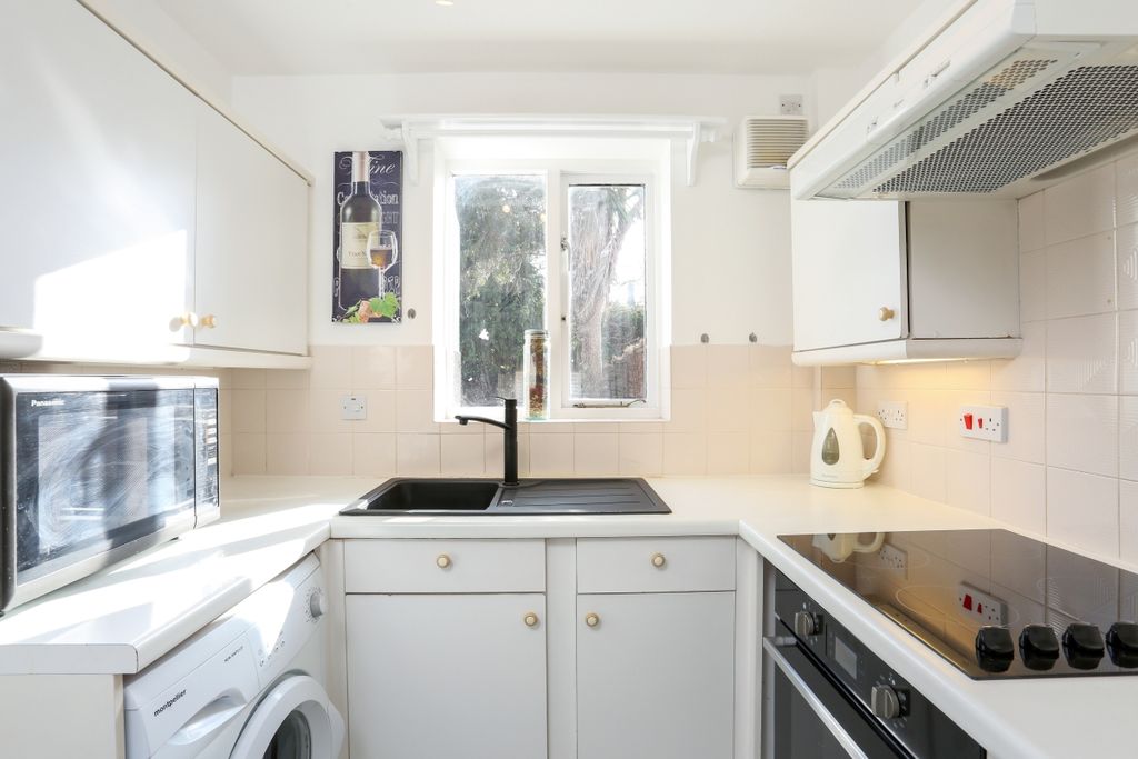 Property photo 2 of 28