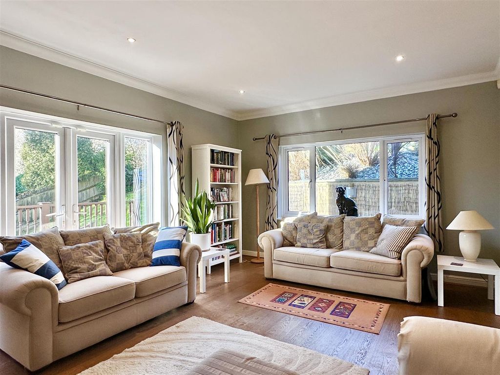 Property photo 3 of 31