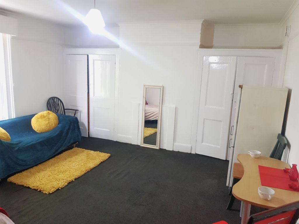 Property photo 2 of 14 Property