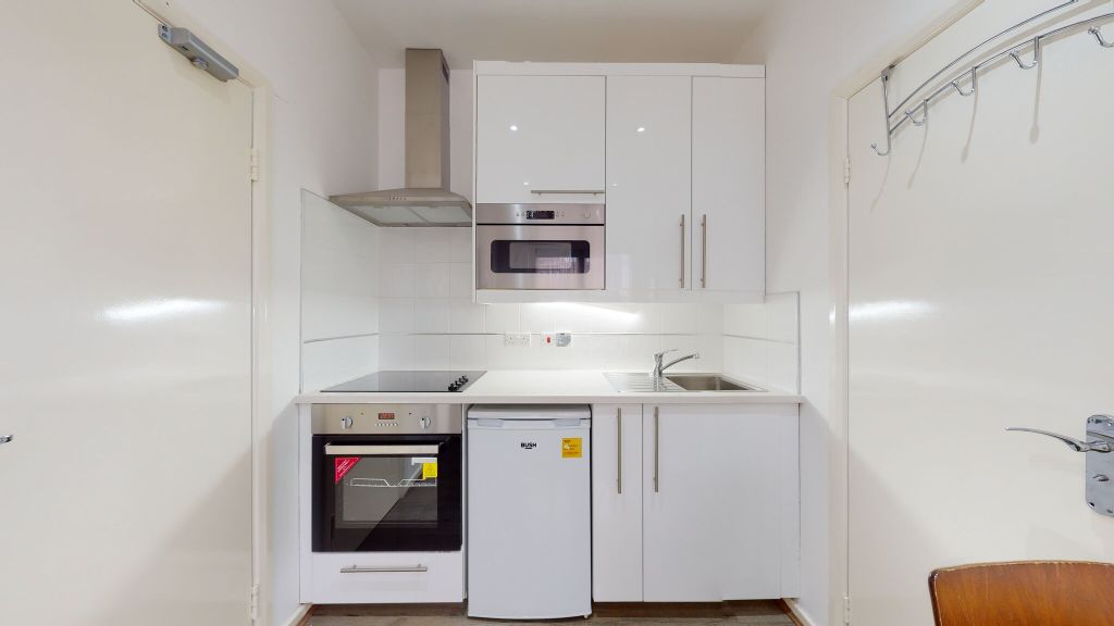Property photo 2 of 10 Kitchen