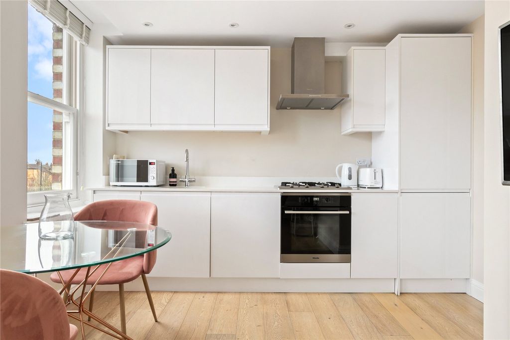 Property photo 2 of 10 Kitchen