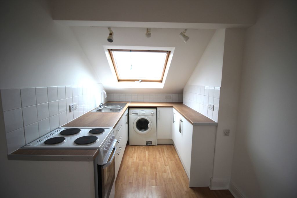 Property photo 3 of 8 Kitchen