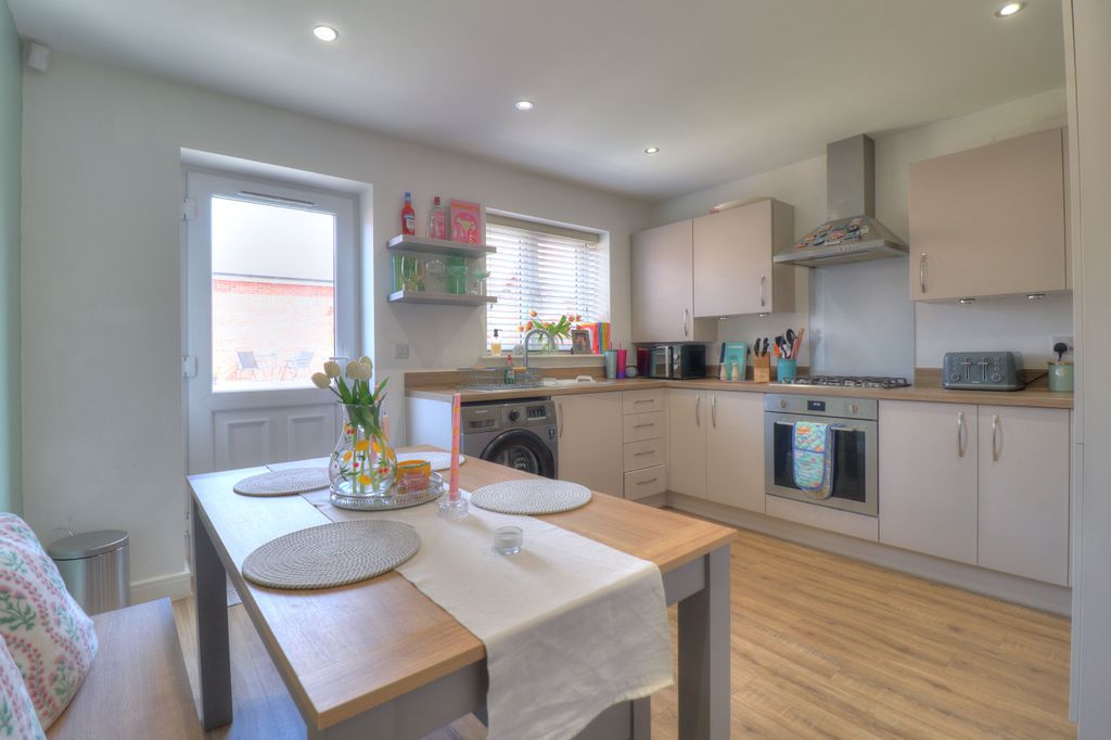 Property photo 3 of 16 Kitchen/Diner