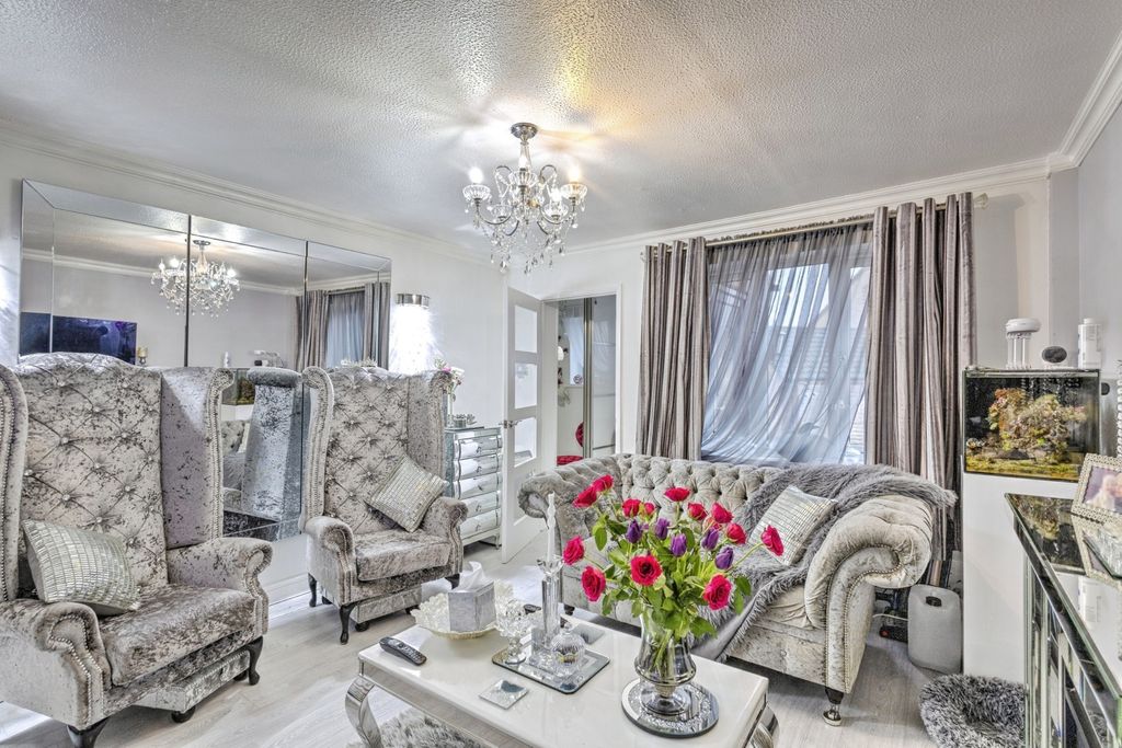 Property photo 3 of 16 Pbox-Img.Jpg