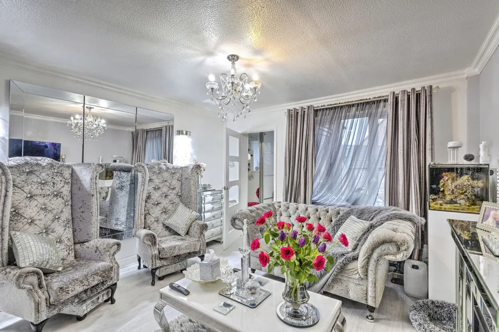Property photo 3 of 16 Pbox-Img.Jpg