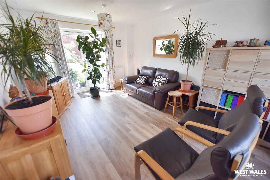 Property photo 2 of 19 3 (81).Jpg