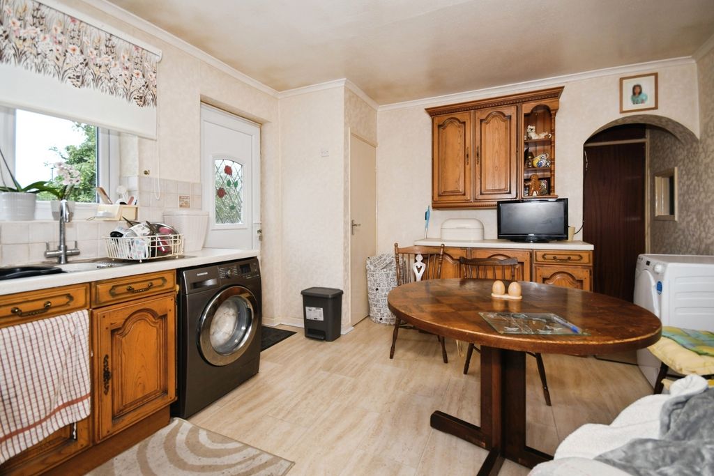 Property photo 3 of 16 Photo