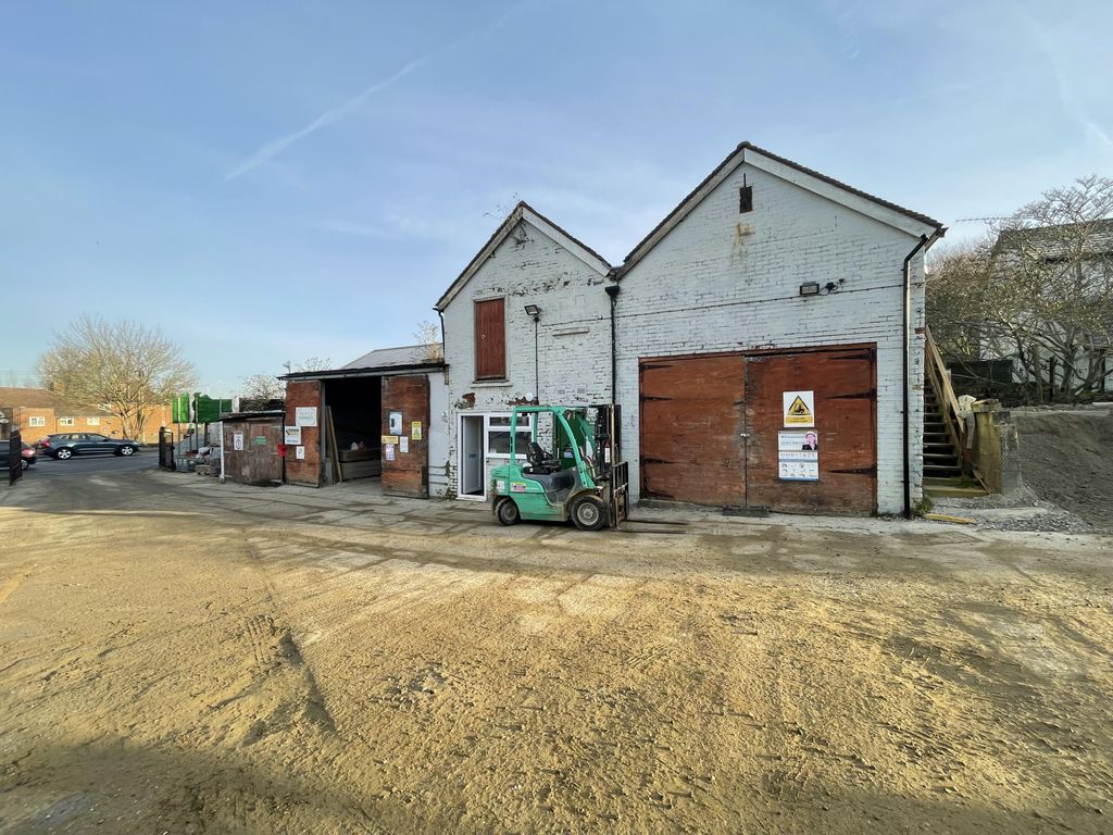Property photo 2 of 3