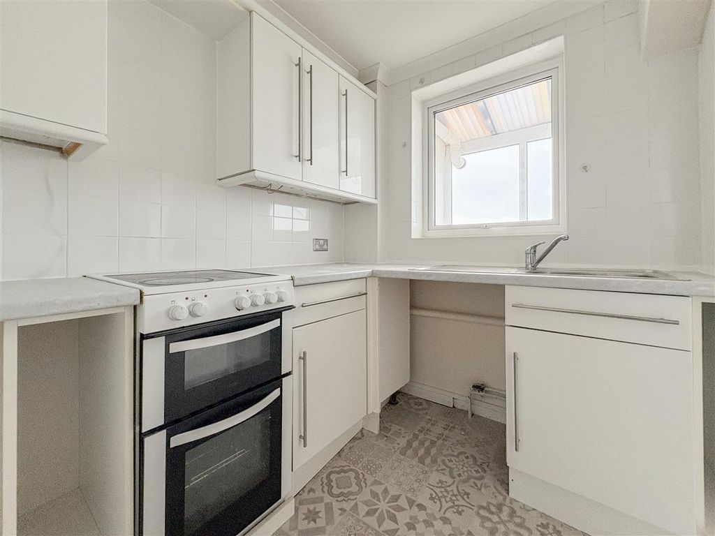 Property photo 2 of 17 Kitchen