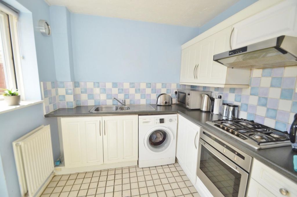 Property photo 3 of 9 Kitchen