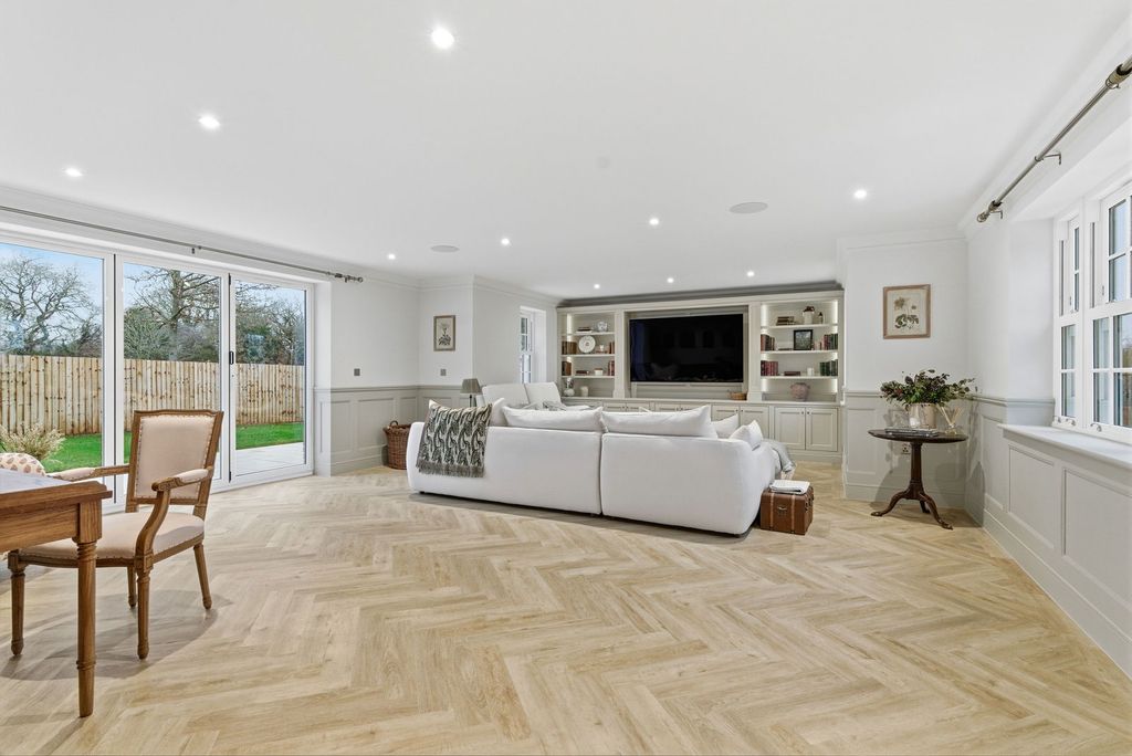 Property photo 2 of 27