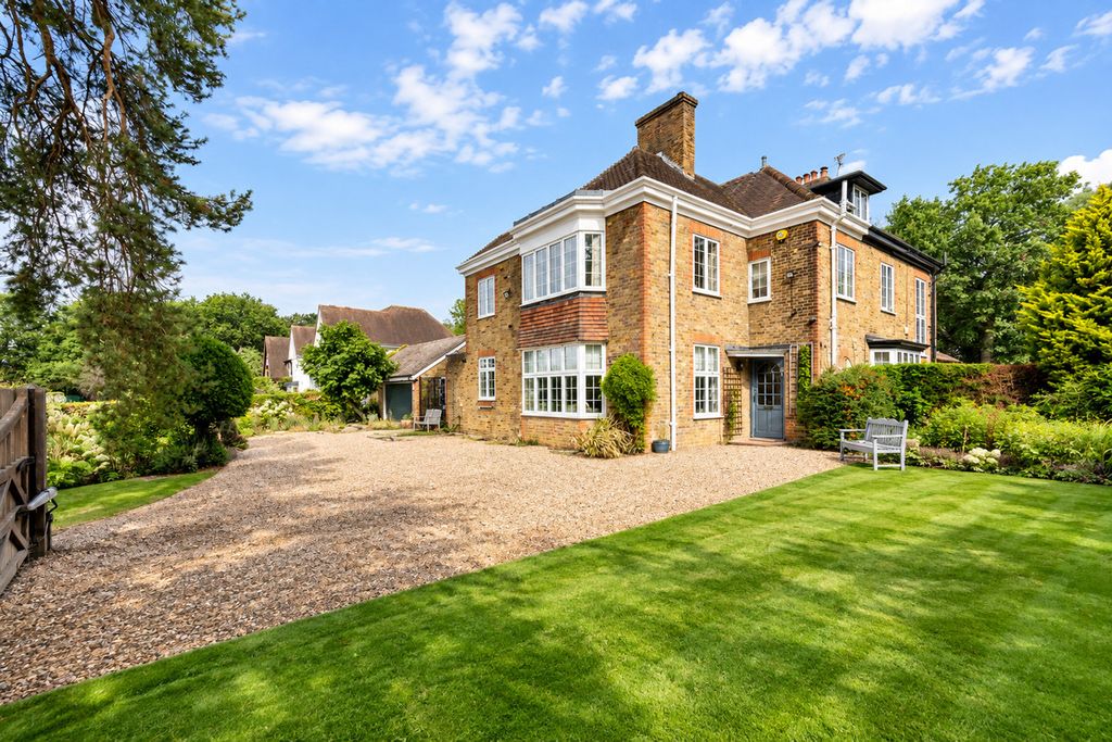 Property photo 2 of 34