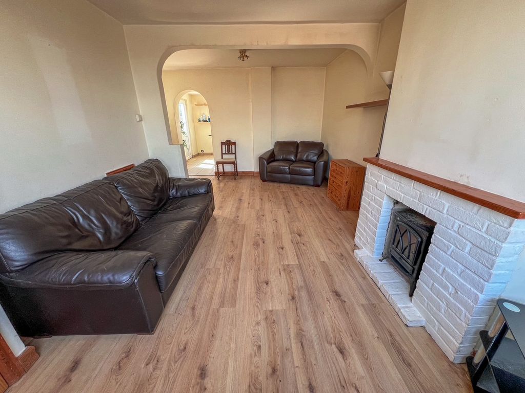 Property photo 2 of 21