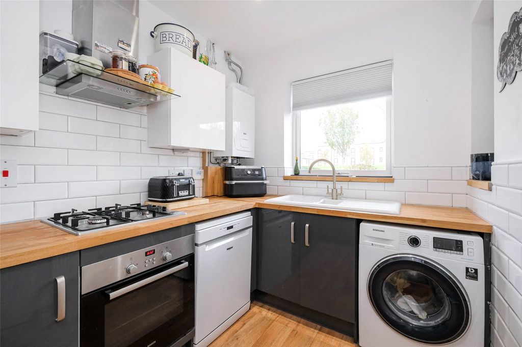 Property photo 3 of 16 Kitchen