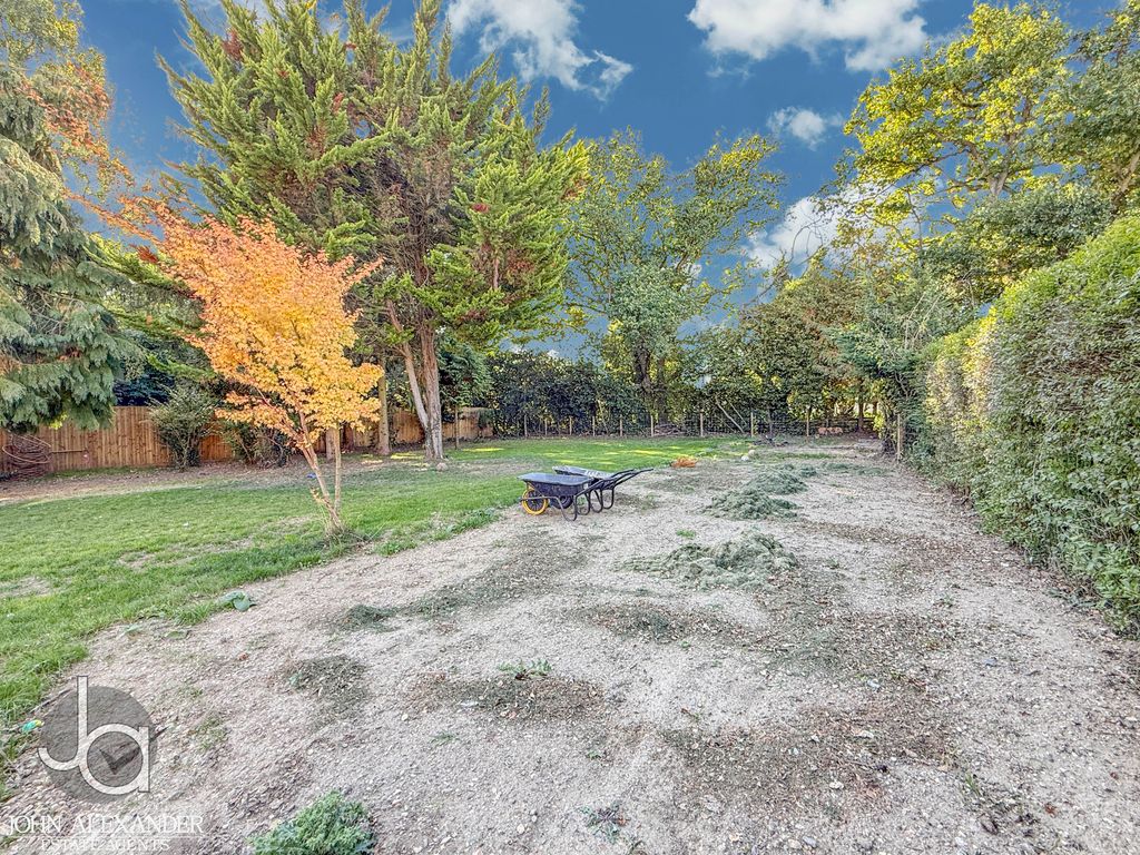 Property photo 3 of 21 20250925_153255969_0.5