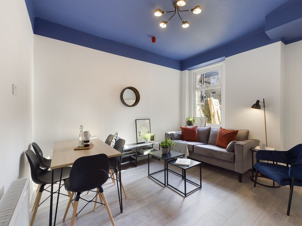 Property photo 3 of 6 A Bright And Spacious Contemporary Living Room Fea...