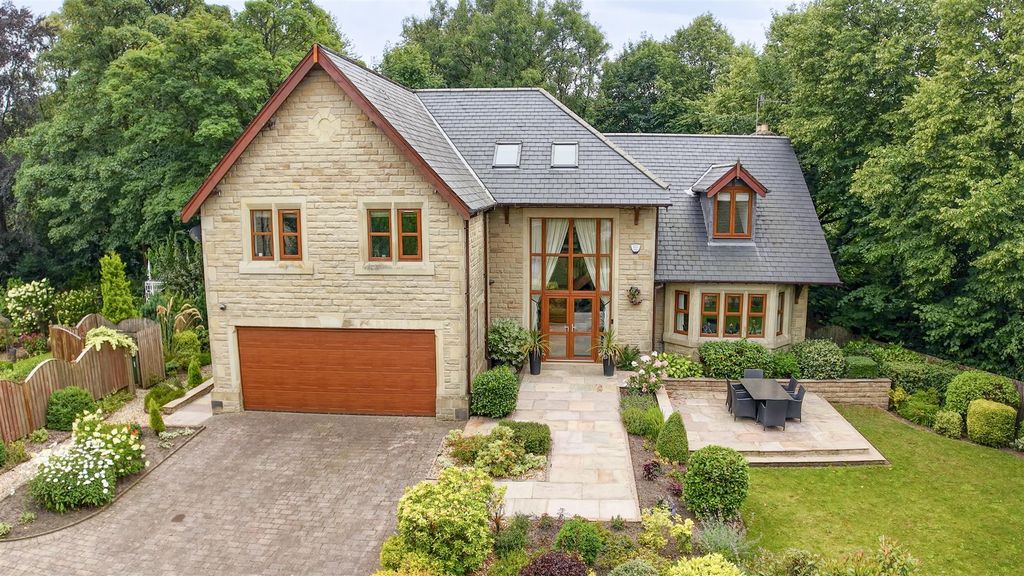 Property photo 1 of 71 Aerial Front External