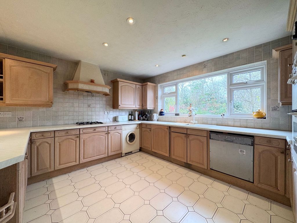 Property photo 2 of 20 Kitchen