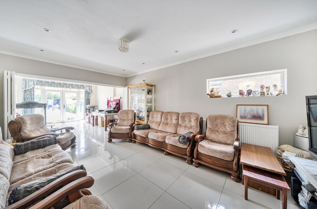 Property photo 2 of 17 Davidson Frost-Wellings, Dfw, Trevelyan Crescent,