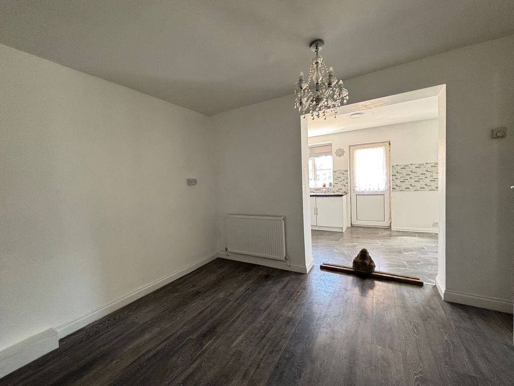 Property photo 2 of 29