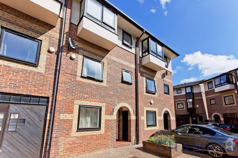 Property photo 1 of 8 3 Bed Terraced House For Sale Ironmongers Place, London E14