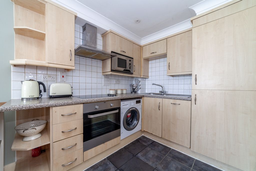 Property photo 2 of 25 Kitchen