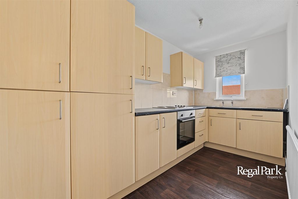Property photo 3 of 16 Kitchen