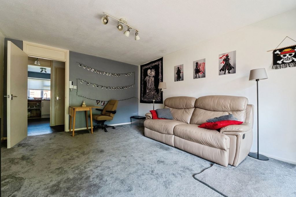 Property photo 3 of 13