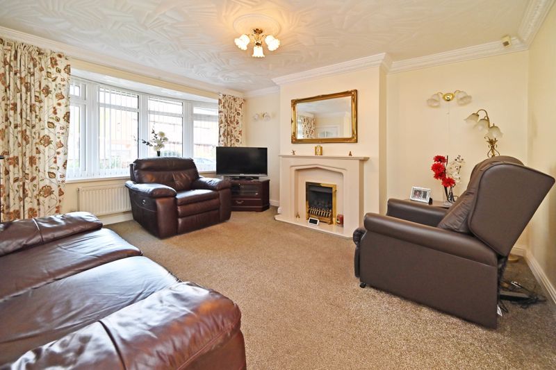 Property photo 3 of 28 Lounge