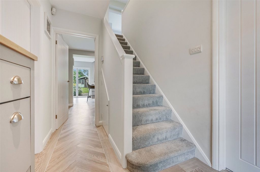 Property photo 2 of 15 Entrance Hall