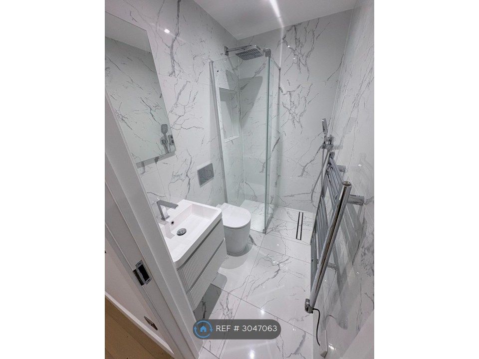 Property photo 3 of 10 Bathroom 1 (Bedroom 1)