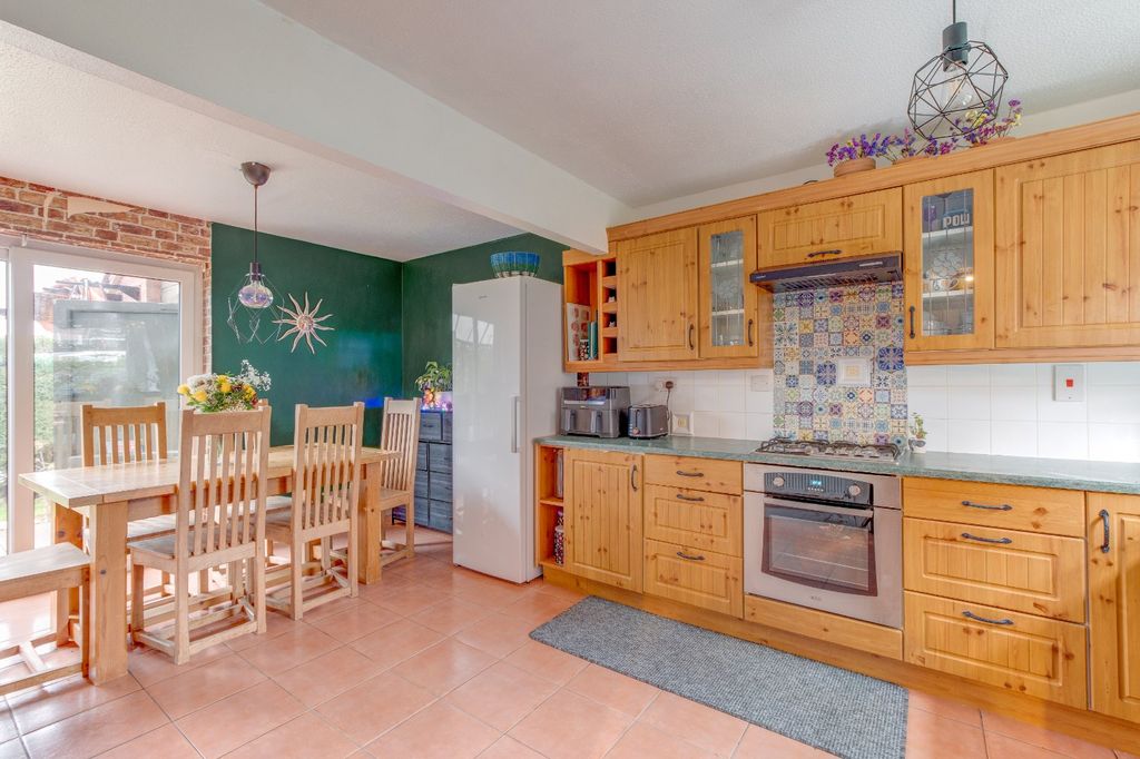 Property photo 2 of 14 Picture No. 11