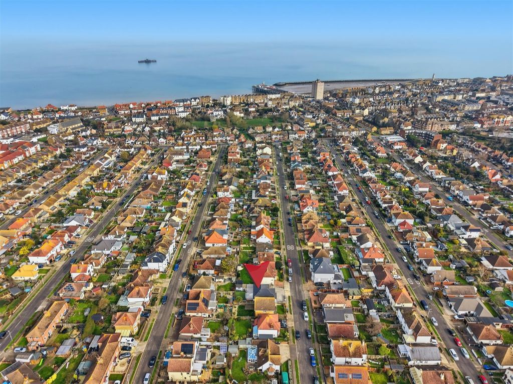 Property photo 2 of 27 21 Oxenden (1).Jpg