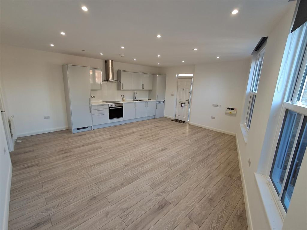 Property photo 3 of 7 Kitchen/Diner