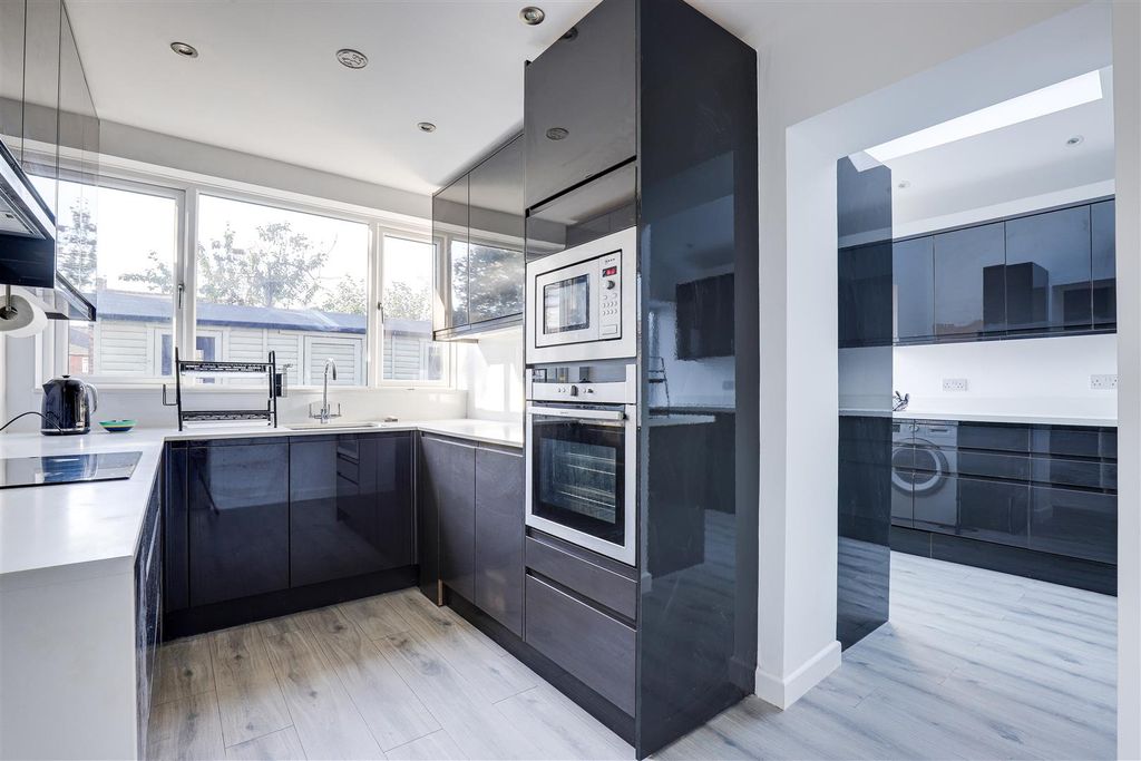 Property photo 3 of 25 Img_8471-Img_8475.Jpg