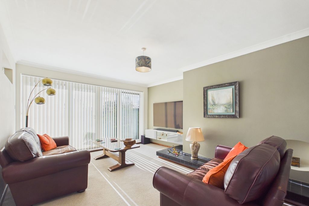 Property photo 2 of 22 Picture No. 27