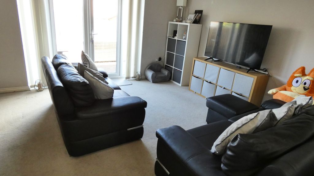 Property photo 3 of 19
