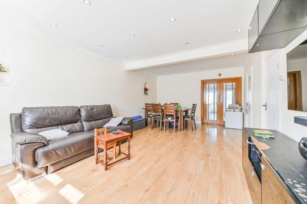 Property photo 3 of 18