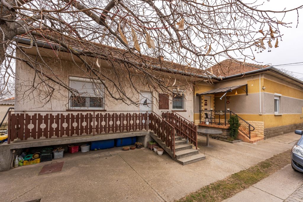 Property photo 2 of 23