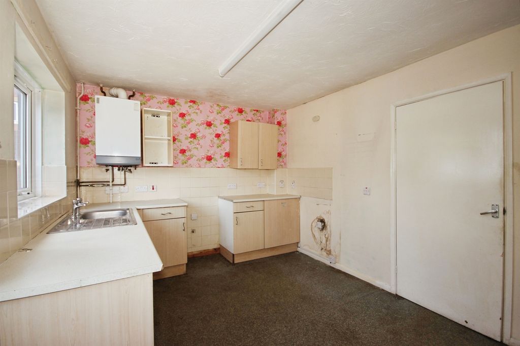 Property photo 3 of 16
