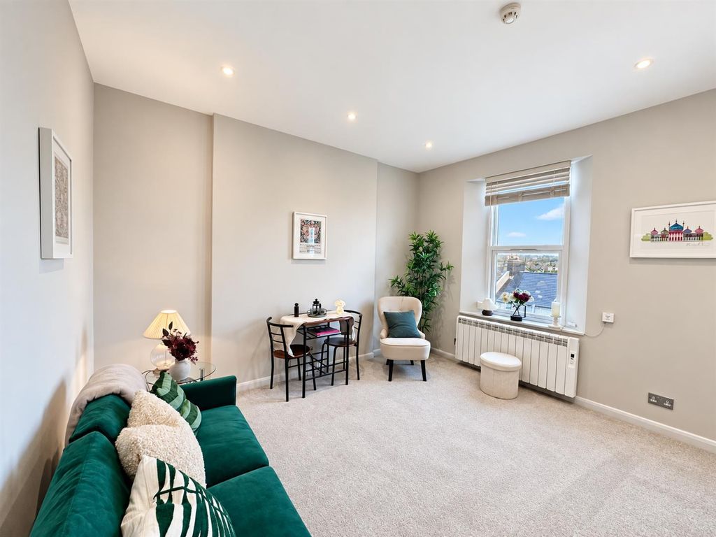 Property photo 3 of 24 702.Png