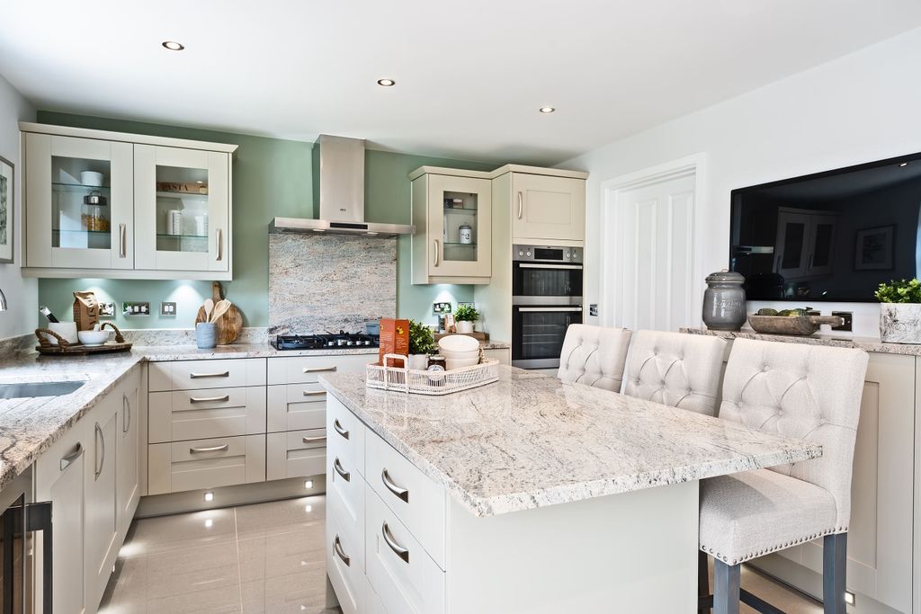 Property photo 2 of 9 Buckingham Kitchen 2