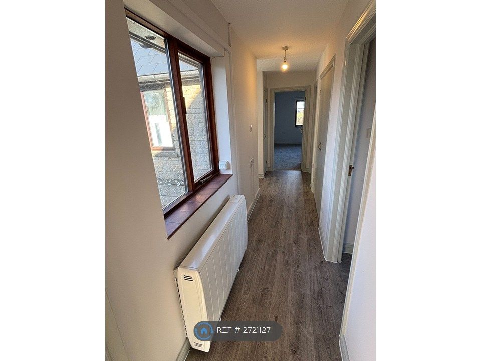 Property photo 3 of 9 Hallway