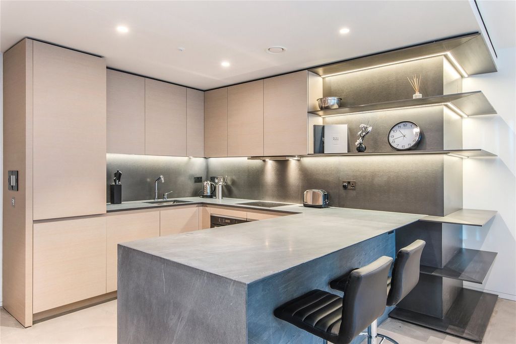 Property photo 2 of 11 Reception/Kitchen