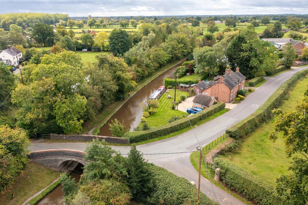 Property photo 3 of 36 1Swanleybridgecottage-3.Jpg