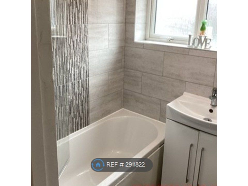 Property photo 3 of 17 Bathroom